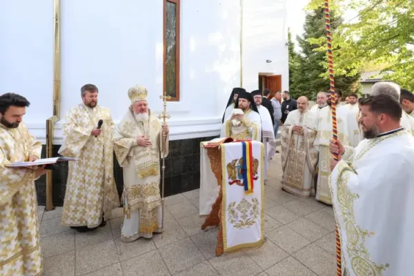 PS Varlaam Ploieșteanul a sfințit biserica Parohiei Pipera: Corabia lui Petru este prefigurarea Bisericii