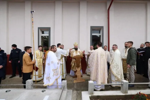 Trebuie să înțelegem că între biserica de zid și Biserica vie există o legătură indestructibilă, spune PS Paisie Sinaitul