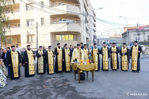 Zece ani de la tragedia Colectiv: Rugăciune pentru tinerii care „nu vor apuca niciodată să îmbătrânească”