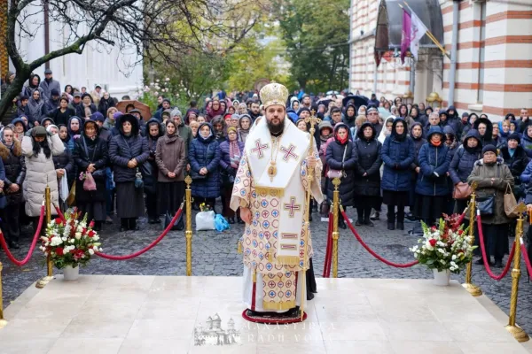 PS Teofil Trotușanul: Deși a fost om pământesc, Sfântul Nectarie a avut o slujire asemănătoare cu cea a îngerilor