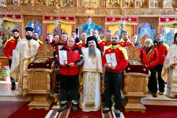 Salvamontiștii din Bușteni au primit Diploma și medalia Centenarului Patriarhiei Române