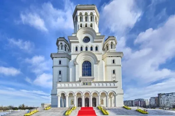 Votul tău contează: Catedrala Națională ar putea fi inclusă între cele mai spectaculoase fațade din Europa