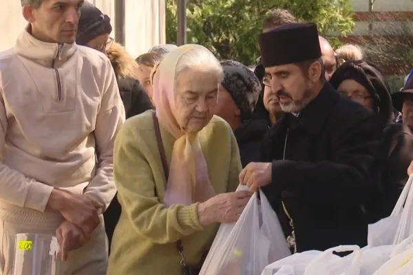 De Ziua Internațională a Romilor, 200 de familii au primit produse pentru Paști la Parohia Mărcuța