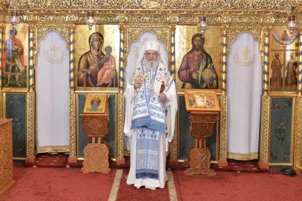 Patriarhul Daniel: Izvorul Tămăduirii este Hristos, însă dăruiește această putere vindecătoare și Maicii Sale