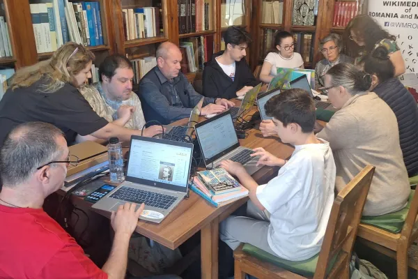 Enoriașii unei parohii din Capitală au participat la un atelier de creație și editare online