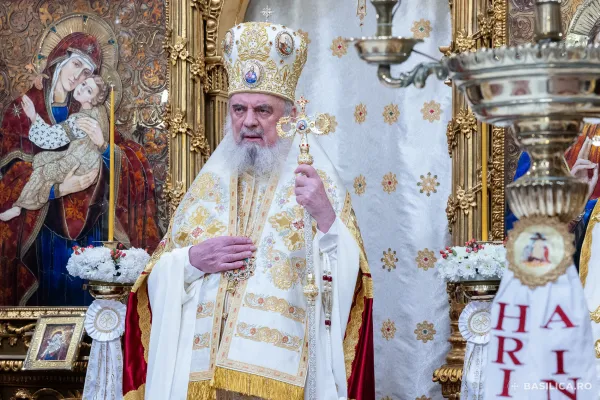 Patriarhul Daniel: Hristos iartă, vindecă și ridică pe cel bolnav din cauza păcatului (Text integral)