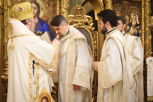 Un tânăr teolog premiat de Academia Română a fost hirotonit diacon la Catedrala Patriarhală