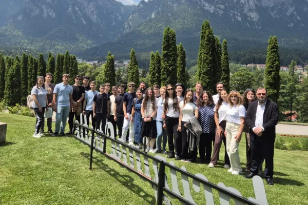 Elevi seminariști au participat la o tabără de prevenire a traficului de persoane la Mănăstirea Caraiman