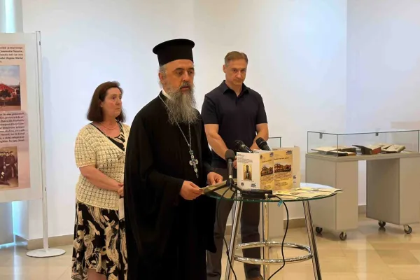 Seminarul București împlinește 190 ani: Cărți rare din vechea sa bibliotecă, expuse la Academie