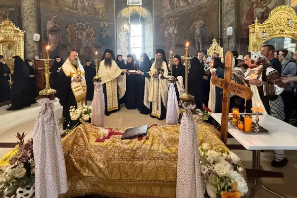 Viața veșnică este darul suprem pe care îl poate primi cineva: PS Timotei Prahoveanul a prohodit-o pe Maica Nifona Fluture
