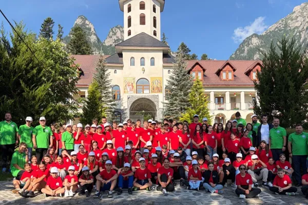 117 copii și tineri români din Lombardia au participat la Tabăra ARC de la Mănăstirea Caraiman