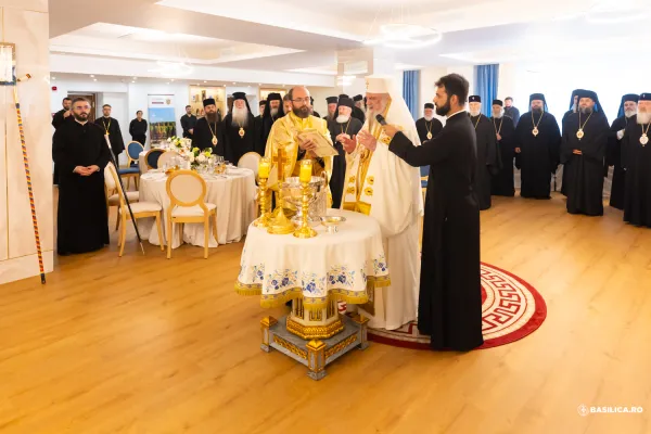 Patriarhul Daniel a sfințit Casa Sărbătoarea, noul centru de cazare și activități al Bisericii Sfântul Spiridon – Nou