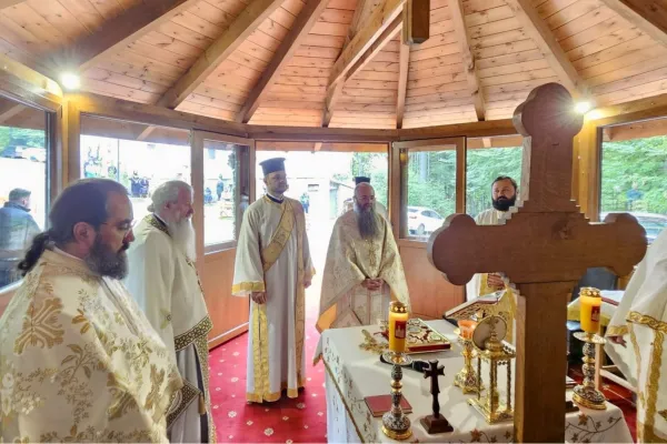 Schitul de la Cota 1400 din Sinaia și-a cinstit ocrotitoarea: Venim la Sf. Ana ca la bunica noastră sfântă