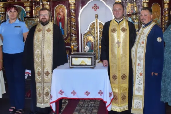 Veșmântul Sf. Dimitrie cel Nou și cărticele cu acatistul lui au ajuns la Penitenciarele Ploiești și Târgșorul Nou
