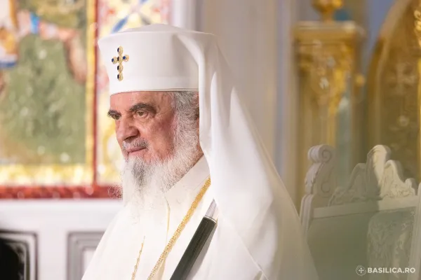 Haina luminoasă a sufletului este însăși prezența harică a lui Dumnezeu în oameni: Patriarhul Daniel