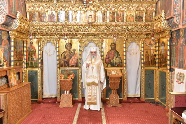 Patriarhul Daniel: Crucea ne unește cu Hristos, Cel ce transformă durerea în bucurie