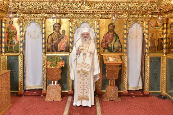 Patriarhul României: Semnul Sfintei Cruci amintește lumii de iubirea jertfelnică a Domnului Iisus Hristos