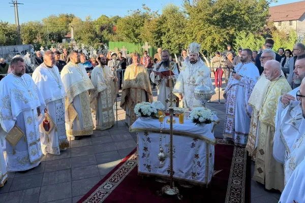 Biserica din Bătești, Prahova, a fost sfințită după lucrări de restaurare: PS Veniamin a îndemnat la iubirea aproapelui
