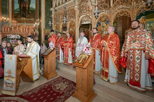Biserica Zlătari din Capitală și-a sărbătorit hramul: Martirii pot fi imaginați ca eroi ai credinței