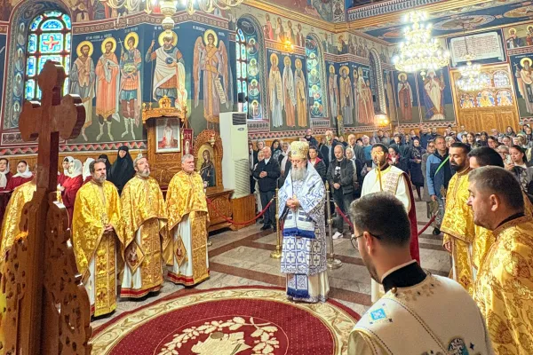 PS Timotei Prahoveanul: Maica Domnului rămâne fierbinte rugătoare pentru toți și ocrotitoare a Bisericii