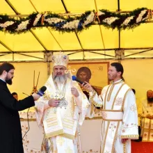 Hramul mănăstirii de la poalele Caraimanului