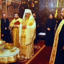 Racla cu un fragment din moaştele Sf. Paisie de la Neamţ sfinţită de Patriarhul României