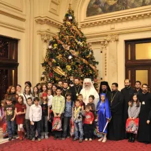 Sfântul Nicolae în mijlocul copiilor la Palatul Patriarhiei