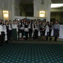 Expoziţie de icoane pe sticlă la Palatul Parlamentului