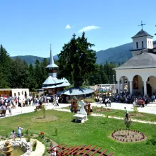 Hramul Mănăstirii prahovene Caraiman