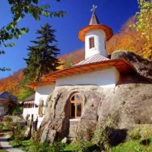 Destinaţii de pelerinaj. Mănăstirea Nămăieşti