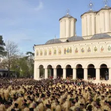 SPRIJINUL DE LA BUGETUL DE STAT PENTRU CULTE ESTE CONSECINŢA CONFISCĂRII PROPRIETĂŢILOR BISERICEŞTI