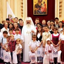 BISERICA APĂRĂ ŞI PROMOVEAZĂ FAMILIA TRADIŢIONALĂ