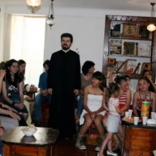 Micii artişti din Jilava, primiţi cu entuziasm de publicul bucureştean