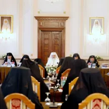 Sfântul Sinod susţine definirea în Constituţia României a familiei întemeiată pe căsătoria dintre un bărbat şi o femeie
