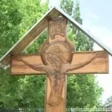 Arhiepiscopia Bucureştilor a decis amânarea sfinţirii troiţei din oraşul Buftea până când se va lămuri care a fost cu adevărat ultima dorinţă a regizorului Sergiu Nicolaescu: incinerarea sau înmormântarea