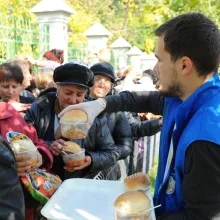 Tinerii ortodocși se implică în organizarea hramului