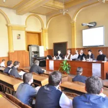 Dezbatere despre mass-media şi pelerinajul religios
