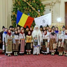 Patriarhul României a fost colindat de grupul „Datina românească”