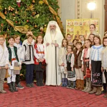 Colindători de la Școala Ortodoxă „Anastasia Popescu” din București, la Patriarhie