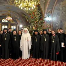 Slujitorii Catedralei Patriarhale cu icoana Naşterii Domnului la Reşedinţa Patriarhală