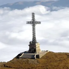 Cea mai înaltă cruce din lume amplasată pe un vârf montan