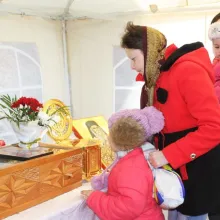 Moaştele Sfântului Nectarie de la Mănăstirea Radu Vodă au fost duse spre închinare în Prahova