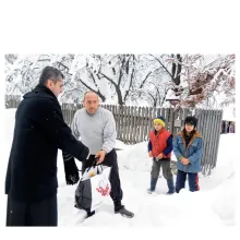 Protoieriile prahovene în sprijinul celor înzăpeziţi