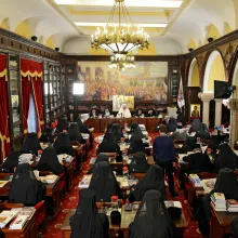 Sfântul Sinod reiterează poziţia privind definirea în Constituţia României a familiei întemeiate pe căsătoria dintre un bărbat şi o femeie