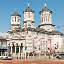 Lăcaşul salvat de ceferişti de la demolare