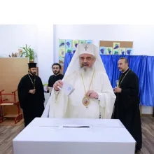 Patriarhul României a votat la secţia 644 din Bucureşti