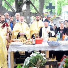 Slujbă de pomenire a Poetului Mihai Eminescu la mormântul său