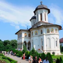 Hram la două mănăstiri importante din Arhiepiscopia Bucureştilor