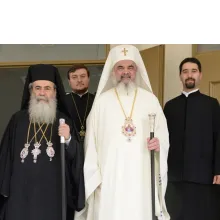 Patriarhul Ierusalimului vine în România aducând un fragment din lemnul Sfintei Cruci