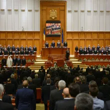 Patriarhul României prezent la învestirea noului Preşedinte al României